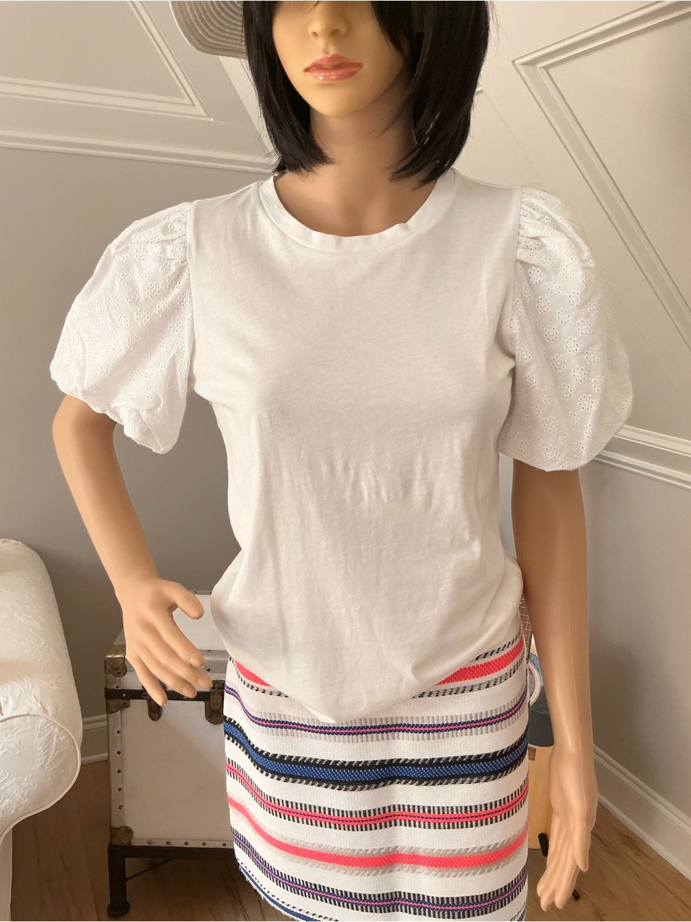 Ann Taylor White Puff Sleeve Eyelet Tee. Size Small Petite. NWT